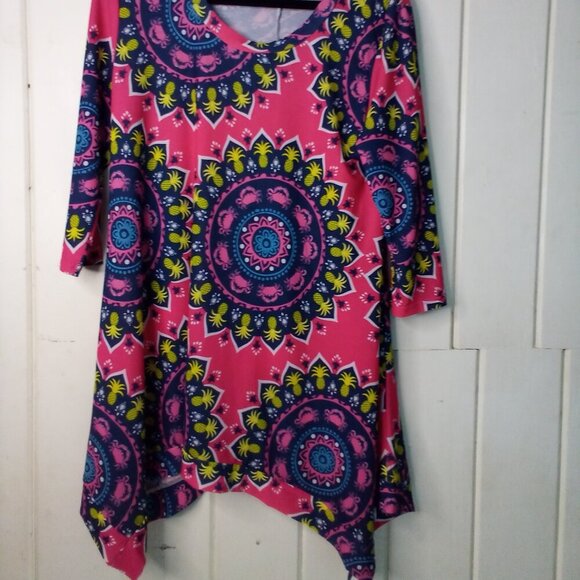 Simply Southern Blouse Tunic Women S 3/4 Sleeve Asymmetrical Hem Pineapple Crabs - Picture 2 of 15